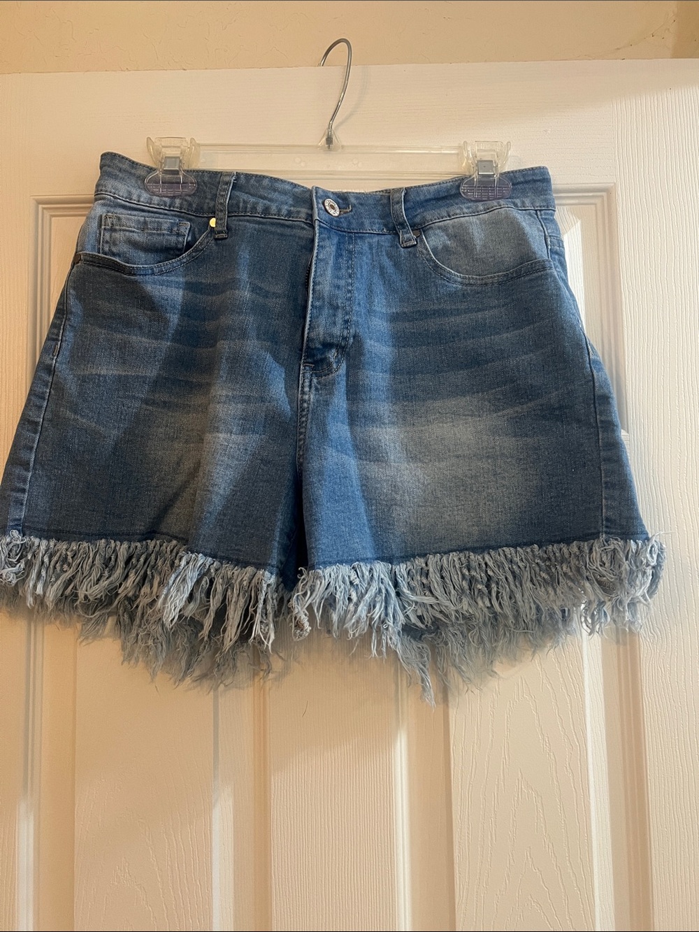 Frayed Hem Mid-Rise Denim Shorts - Blue